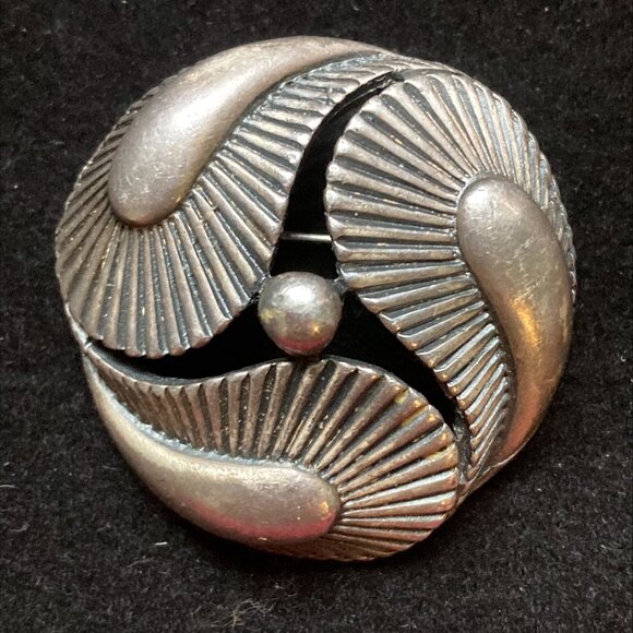 Bold vintage brooch, probably unsigned Boucher - Picture 1 of 3